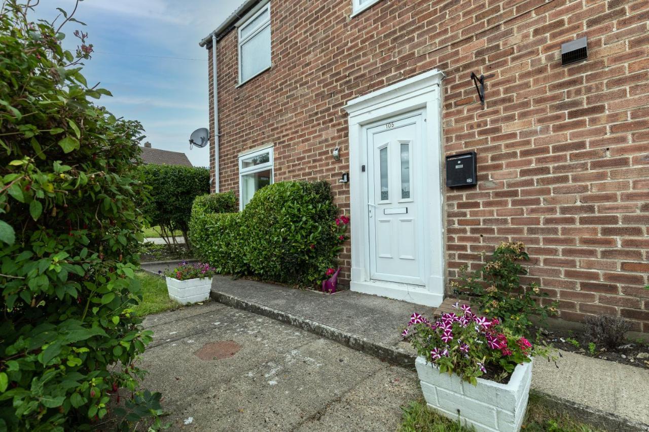 Taylor House Contractors Welcome Off Street Parking For Vans Durham Exterior foto